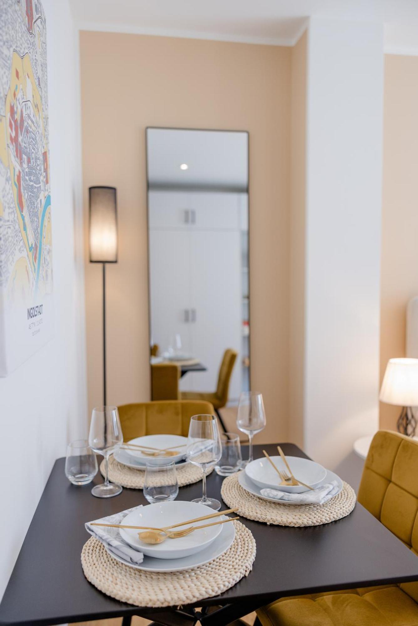 Lumen Homes - Altstadt-Studio Direkt Im Zentrum, Kueche, Netflix, Oeffentlicher Parkplatz Ums Eck Ingolstadt Exterior foto
